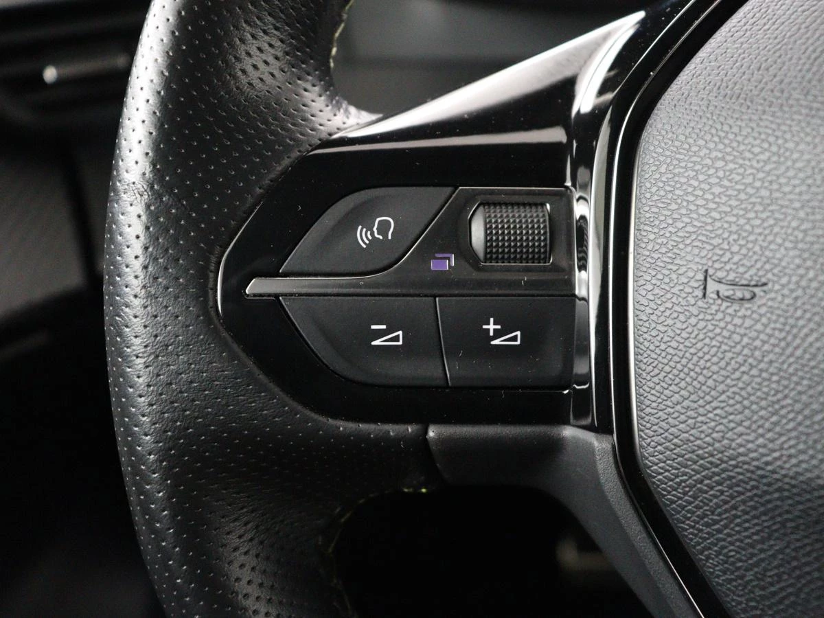 Hoofdafbeelding Peugeot e-2008