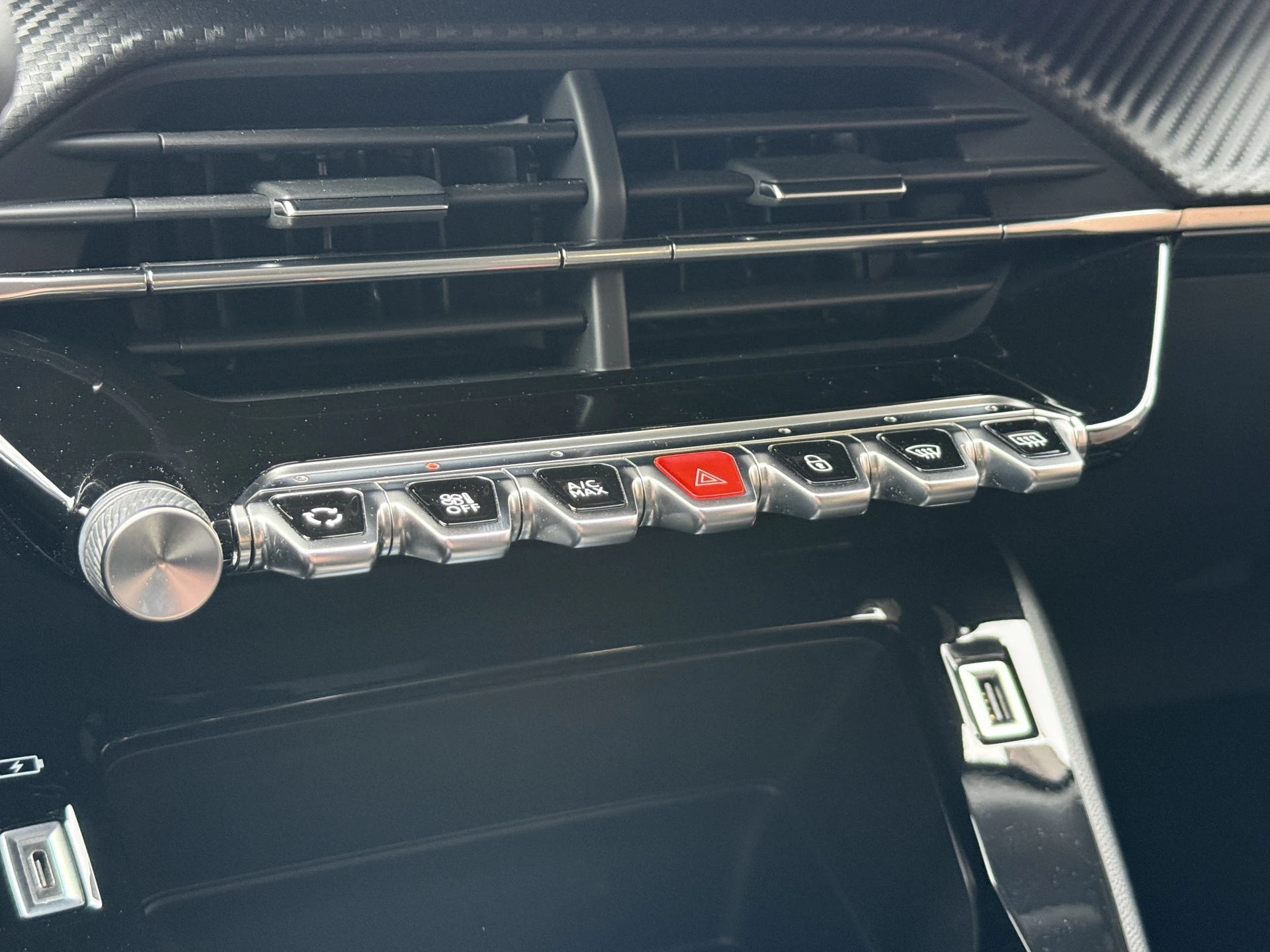 Hoofdafbeelding Peugeot e-2008