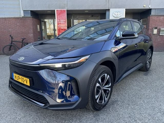 Toyota bZ4X 71 kWh ACTIEPRIJS €39.900 NORMAAL €45.995!! DIRECT LEVERBAAR WARMTEPOMP 3-FASE LADEN 150 kW 18' LM-VELGEN KEYLESS CAMERA APPLE/ANDROID AD-CRUISE CLIMA
