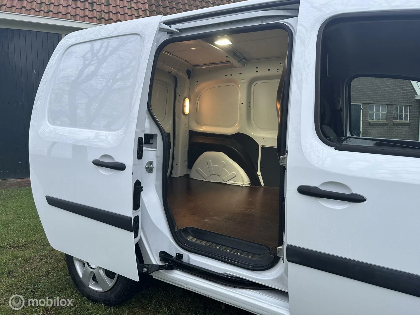 Hoofdafbeelding Nissan NV250