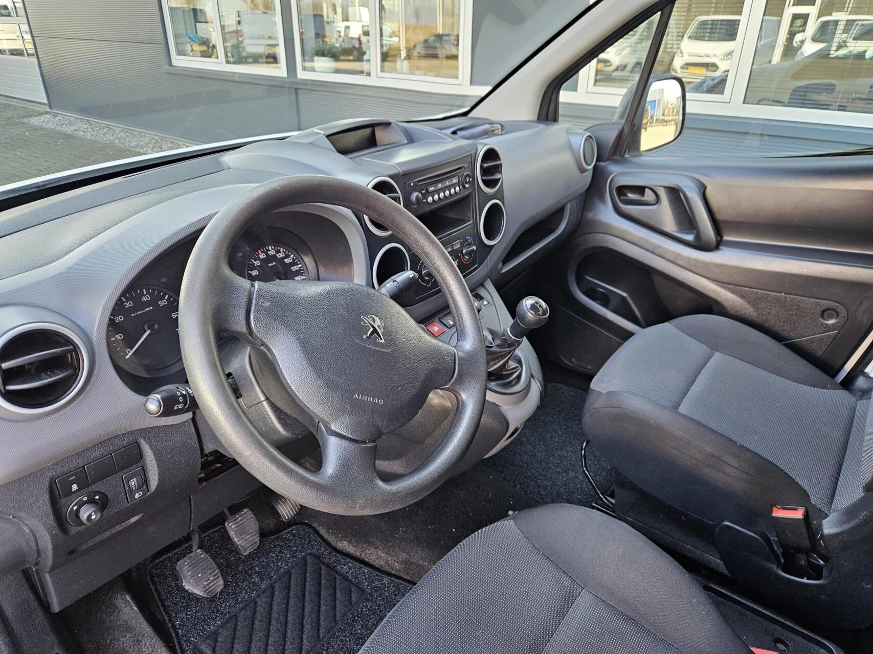 Hoofdafbeelding Peugeot Partner