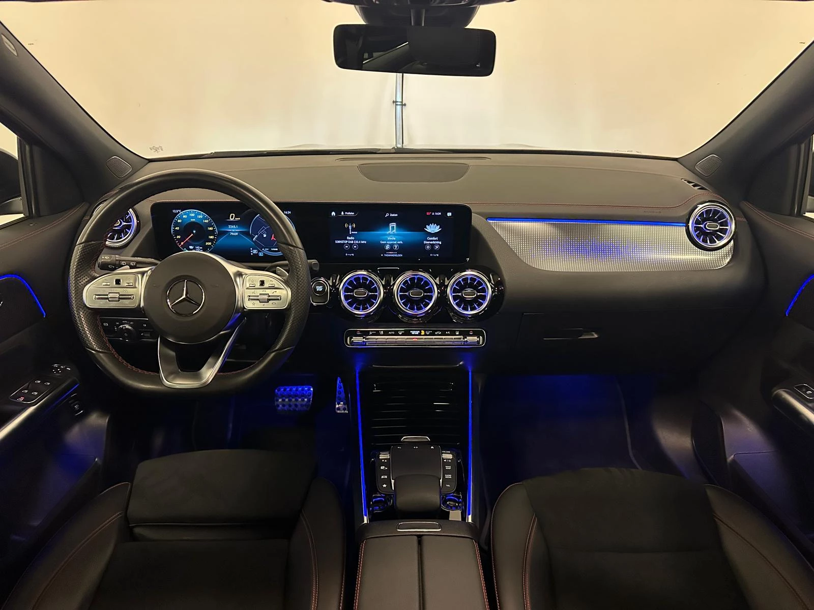 Hoofdafbeelding Mercedes-Benz EQA