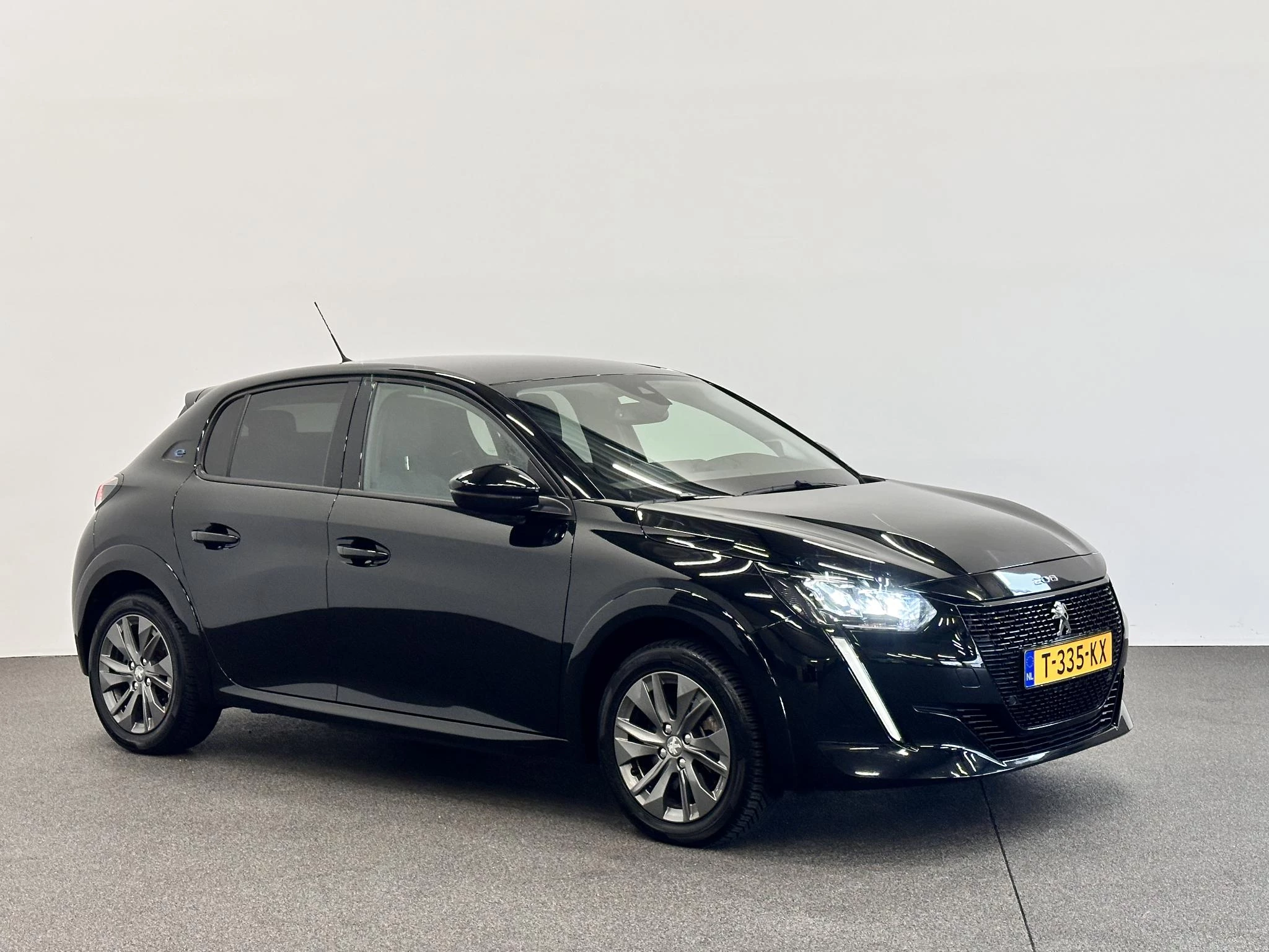 Hoofdafbeelding Peugeot e-208