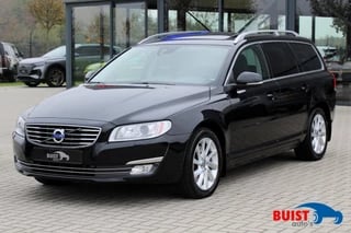 Hoofdafbeelding Volvo V70 Volvo V70 2.0 T5 245pk Nordic+ SCHUIFDAK XENON 1e eig.! NL-auto!