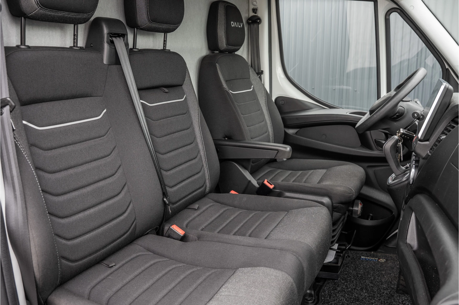 Hoofdafbeelding Iveco 35S18 | 3.0L 180PK | Automaat | NW MODEL | 3.5T Trekgewicht | Camera | Carplay | Climate