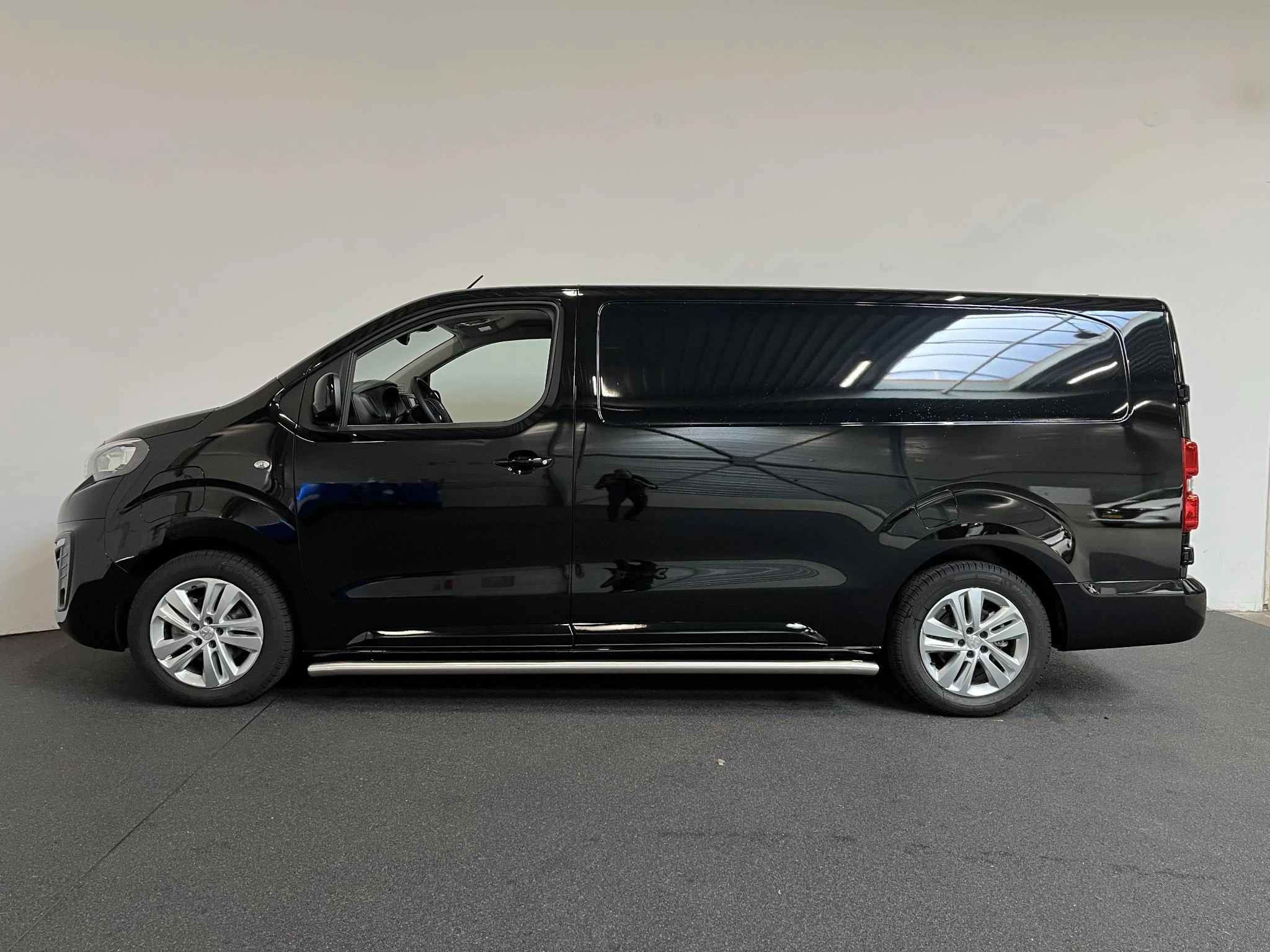 Hoofdafbeelding Peugeot e-Expert