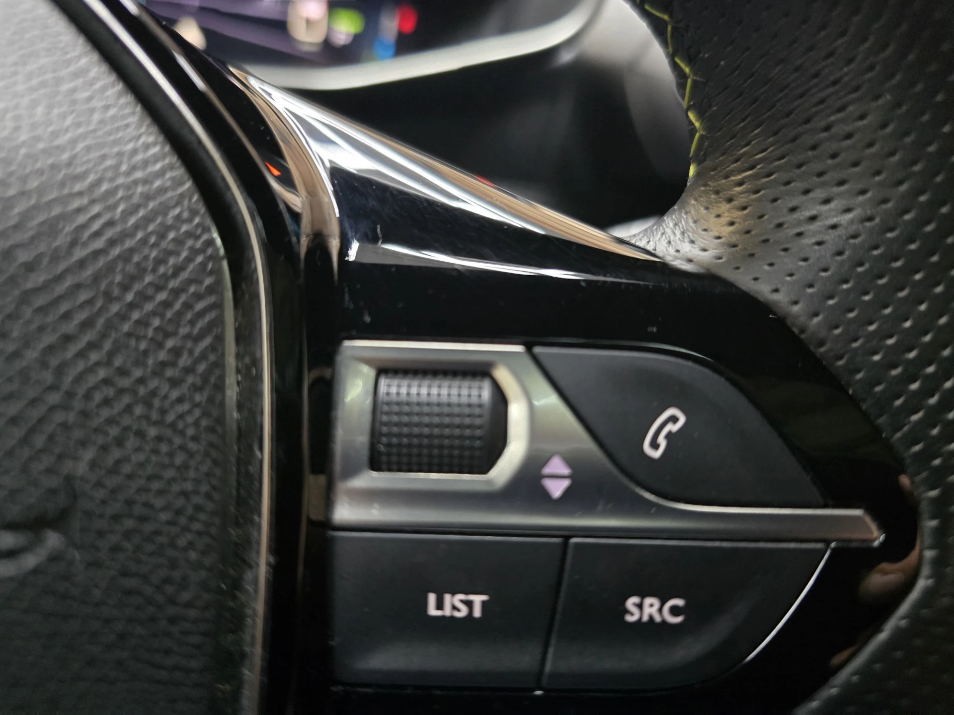 Hoofdafbeelding Peugeot e-2008