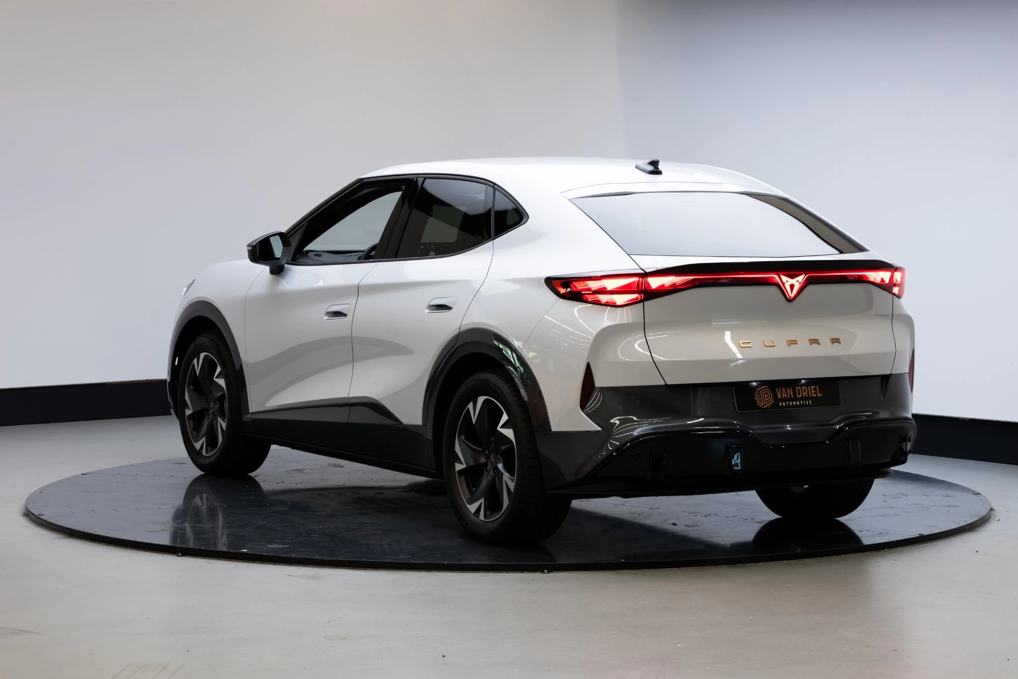 Hoofdafbeelding CUPRA Tavascan