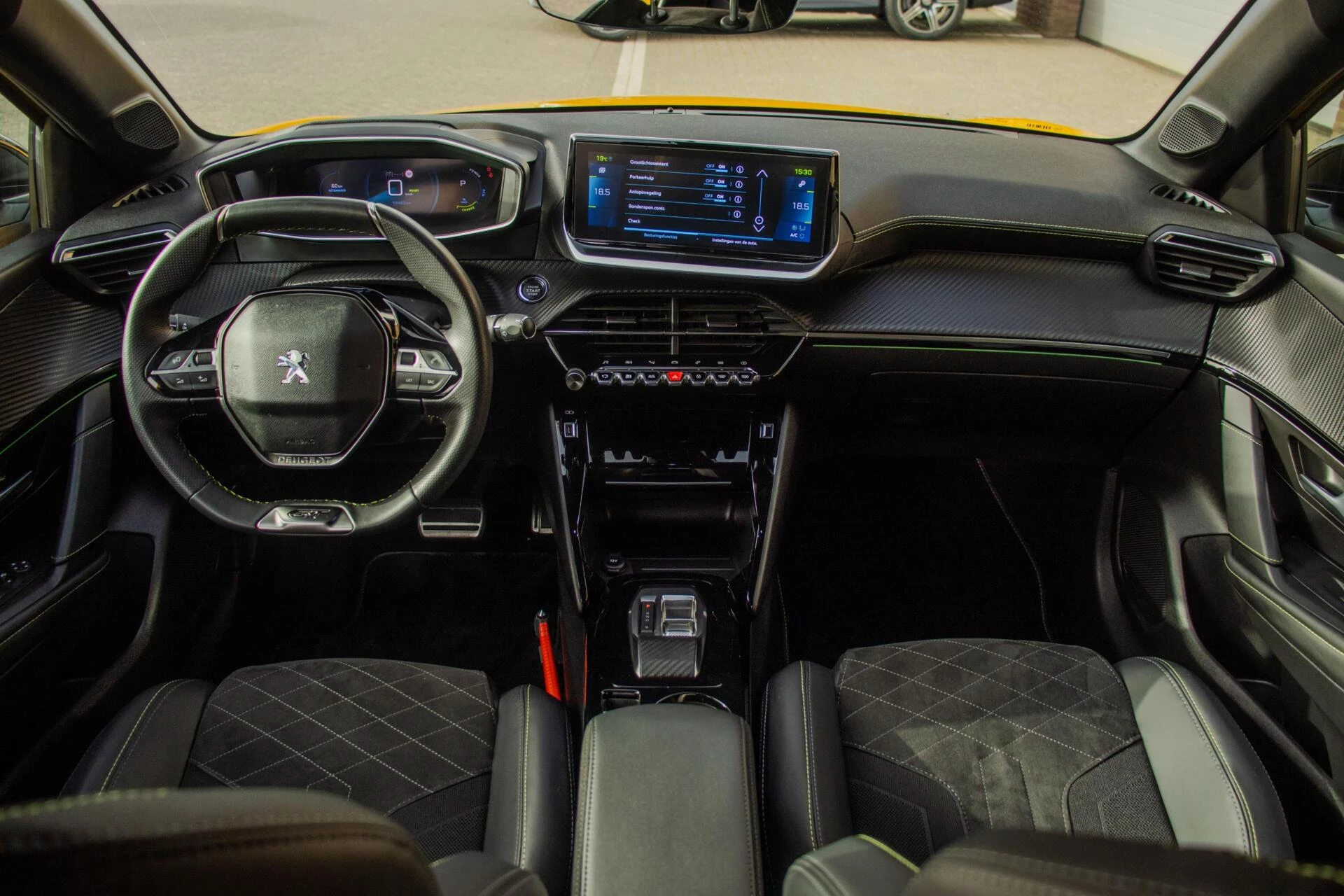 Hoofdafbeelding Peugeot e-208