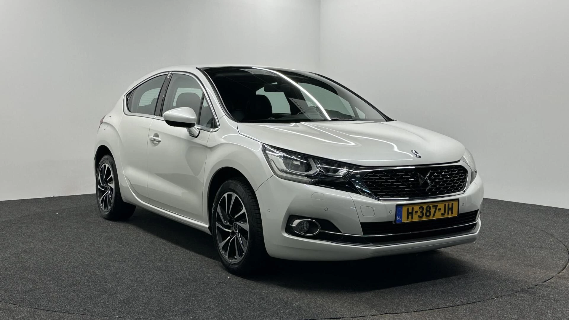 Hoofdafbeelding DS DS 4