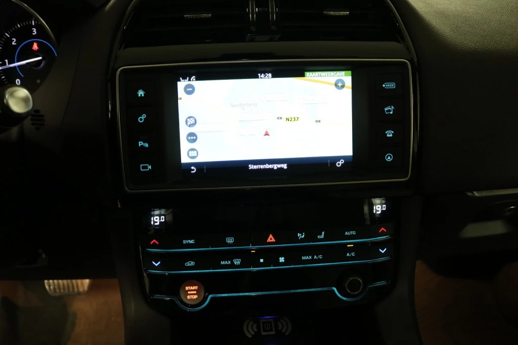 Hoofdafbeelding Jaguar F-PACE
