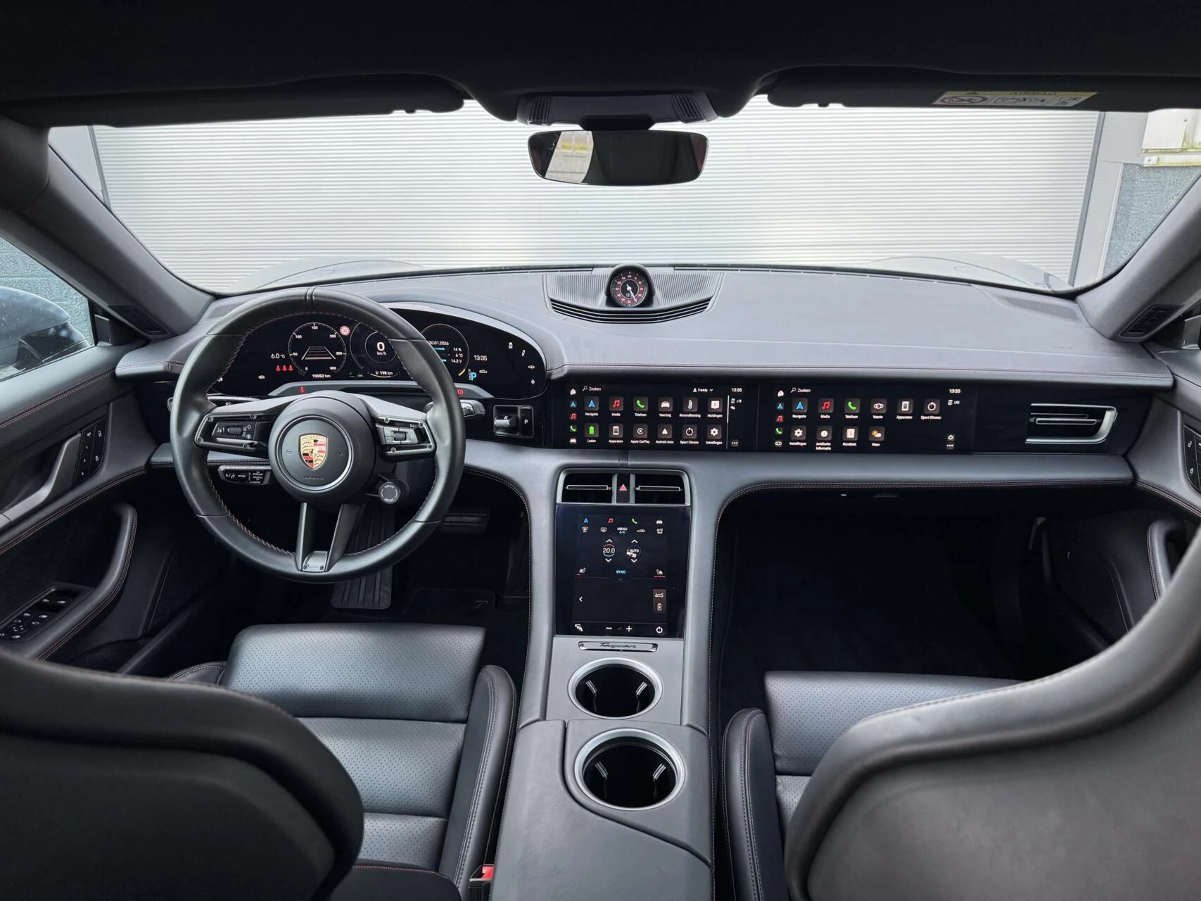 Hoofdafbeelding Porsche Taycan