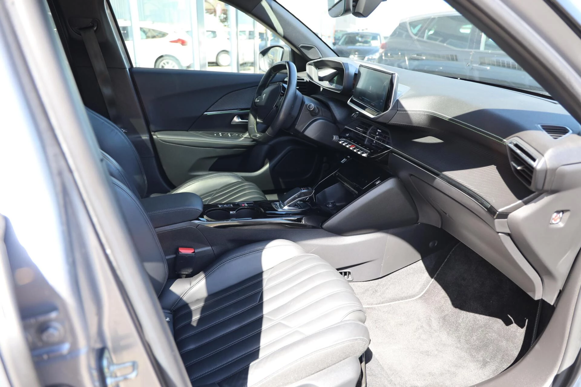 Hoofdafbeelding Peugeot e-2008
