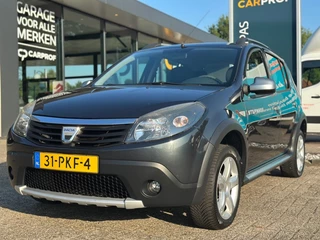 Dacia Sandero Stepway 1.6 Dealer onderhouden '' Allseason banden - Trekhaak - Airco ''