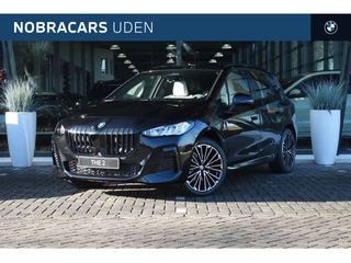 BMW 2 Serie Active Tourer 225e xDrive M Sport Automaat / Sportstoelen / Achteruitrijcamera / Stuurverwarming / M Adaptief onderstel / Parking Assistant / Stoelverwarming