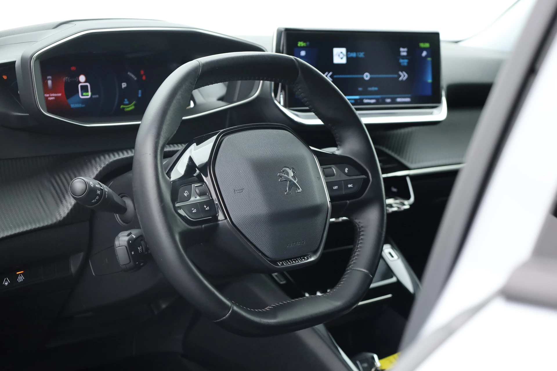 Hoofdafbeelding Peugeot e-2008