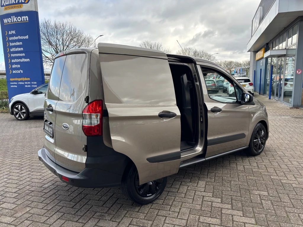 Hoofdafbeelding Ford Transit Courier