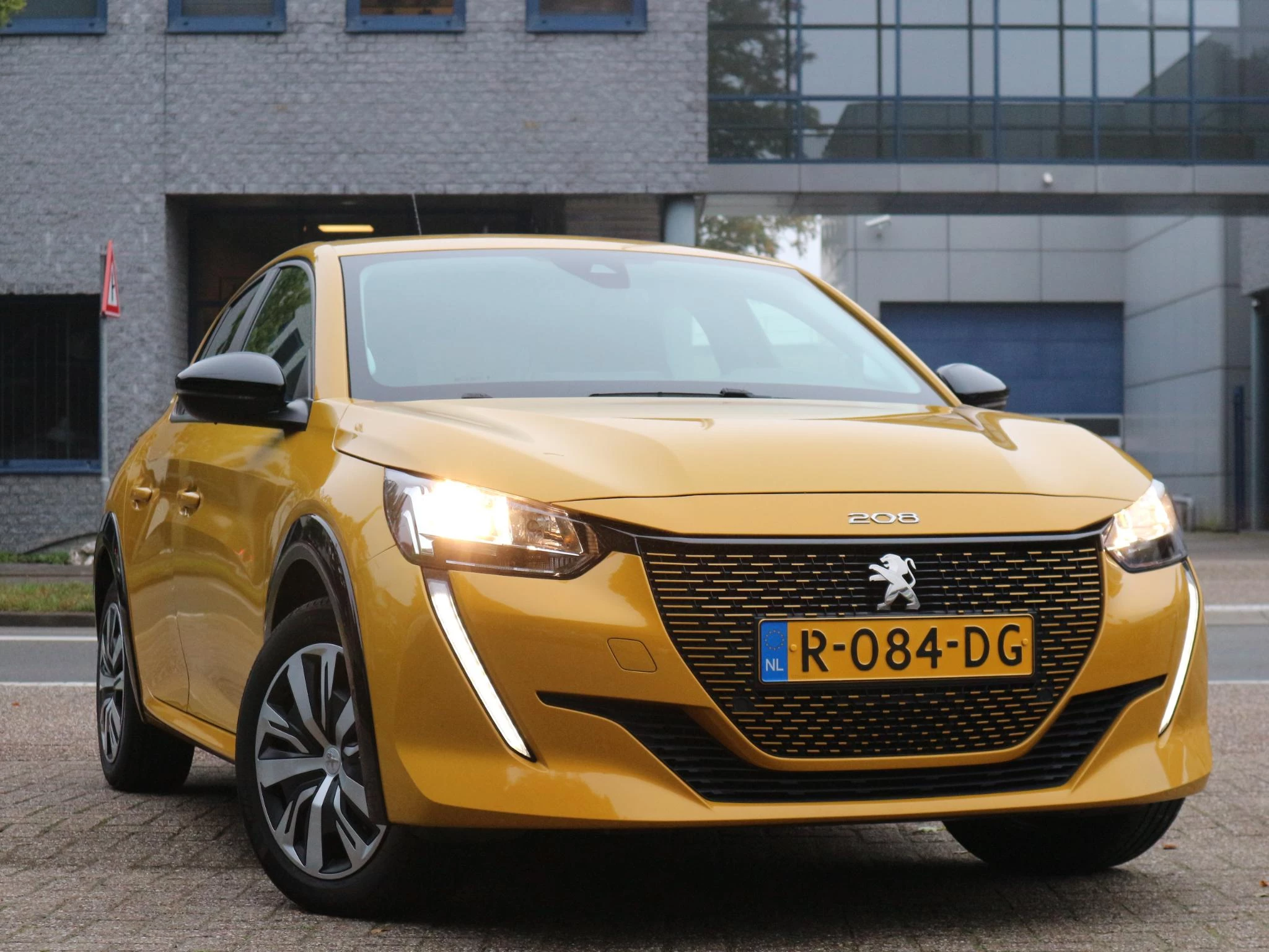 Hoofdafbeelding Peugeot e-208