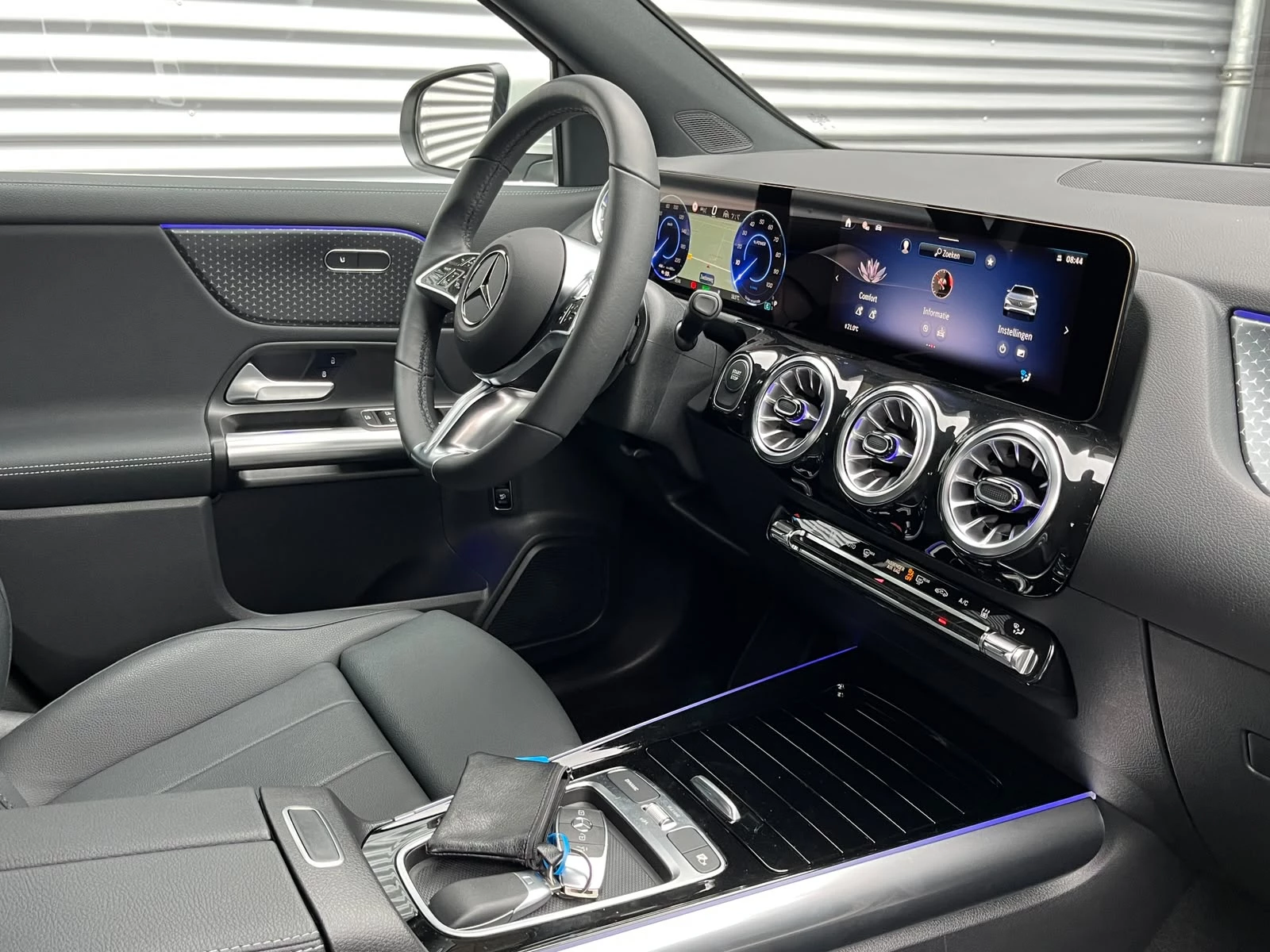 Hoofdafbeelding Mercedes-Benz EQA