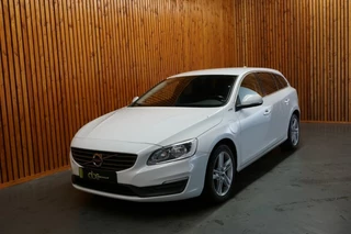 Hoofdafbeelding Volvo V60 Volvo V60 2.4 D5 TWIN ENGINE AUTOMAAT NAVI CLIMA