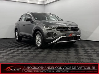 Volkswagen T-Roc 1.5 TSI Life Clima, Parkeersensoren, Apple carplay, Cruise control, Virtual desk, A start stop