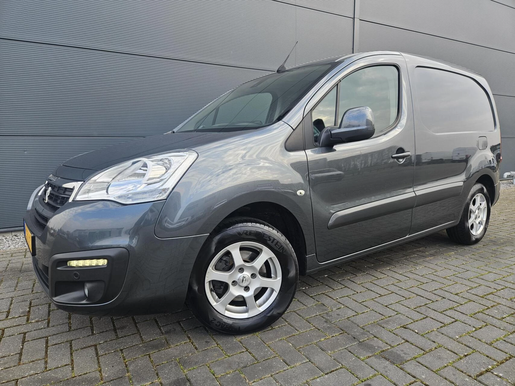 Hoofdafbeelding Peugeot Partner