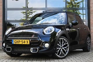 Hoofdafbeelding MINI Cooper S Mini Mini 2.0 Cooper S Chili BLACK Pano Leder H&K A.Cruise DealerOH '17