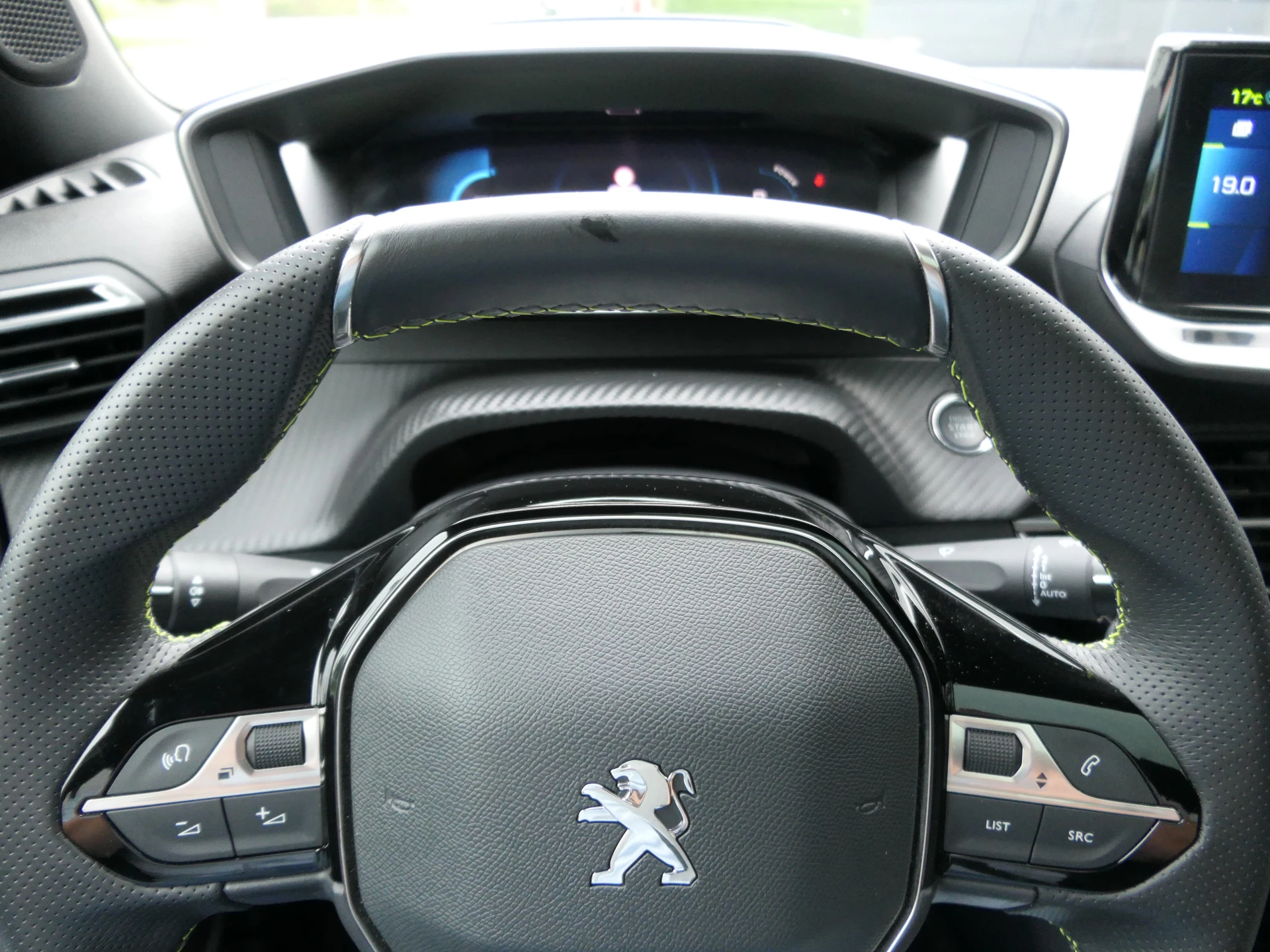 Hoofdafbeelding Peugeot e-2008
