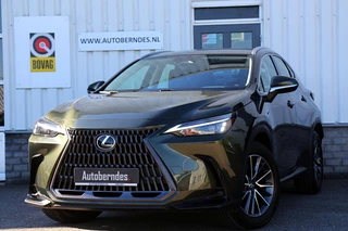 Lexus NX 350h*Lexus fabr.garantie t/m 04-2033*Perfect Lexus Onderh.*BTW*ACC/Stoelverw./Stuurverw./Camera/Proact. Rijass./Rijstrook/DAB/LED/Half Leder-alcant./18 inch LM*