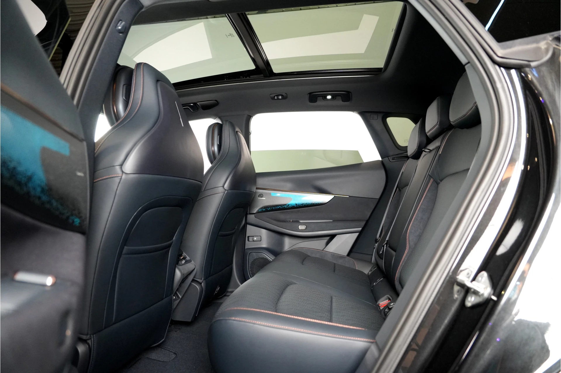 Hoofdafbeelding Lynk & Co 08