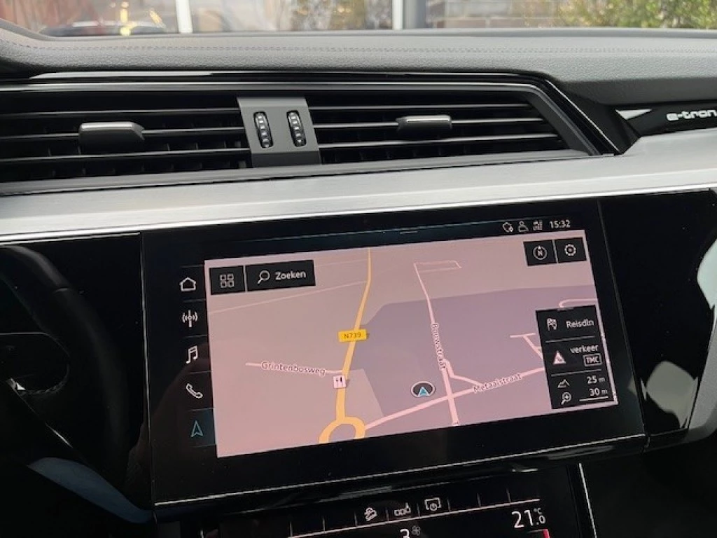 Hoofdafbeelding Audi e-tron