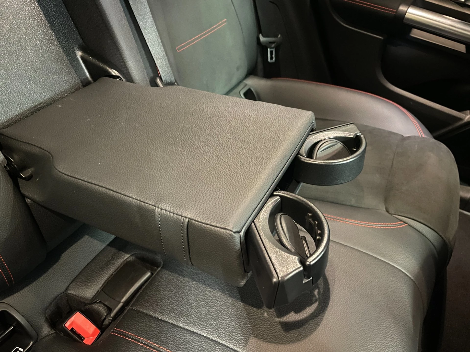 Hoofdafbeelding Mercedes-Benz EQA