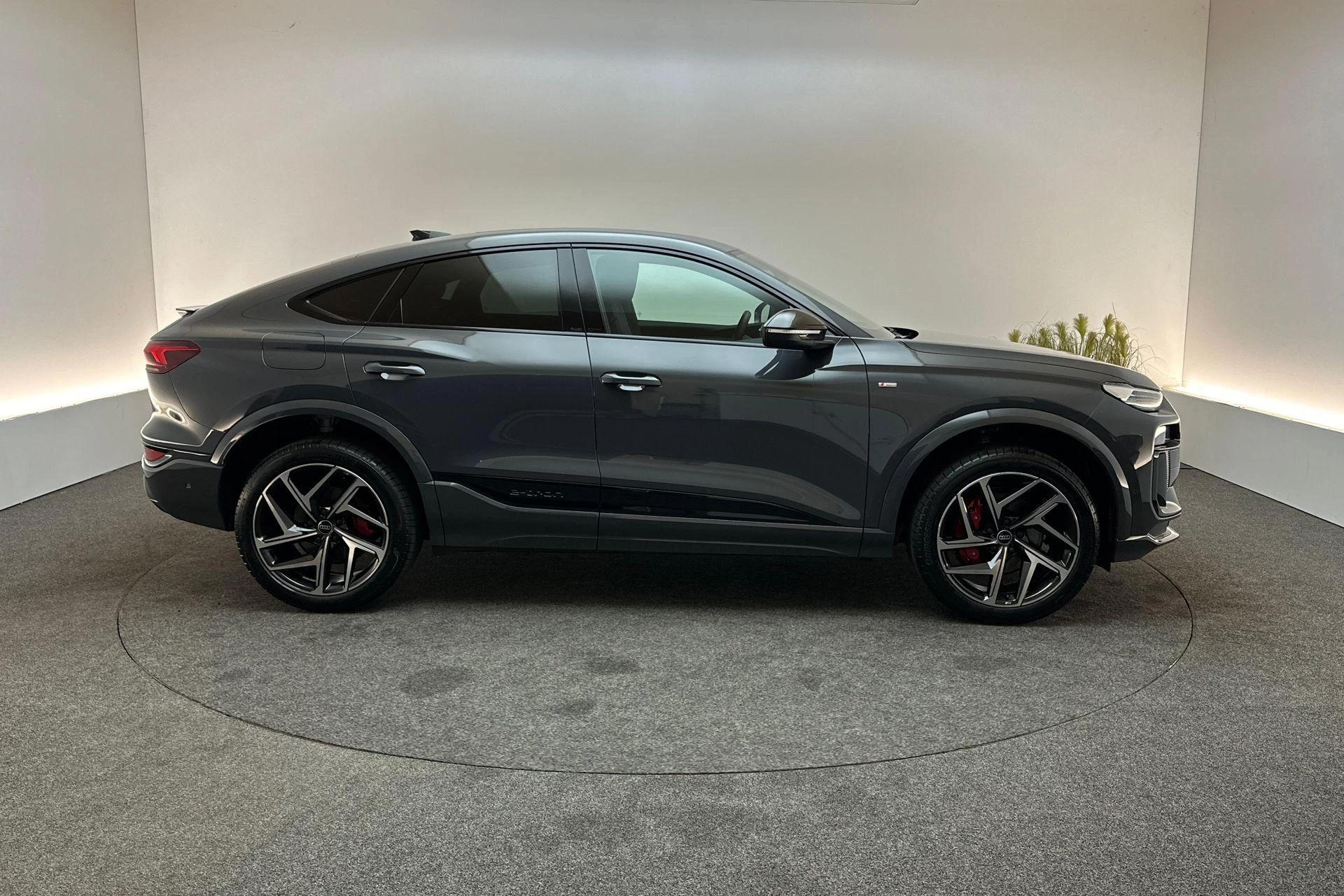 Hoofdafbeelding Audi Q6 e-tron