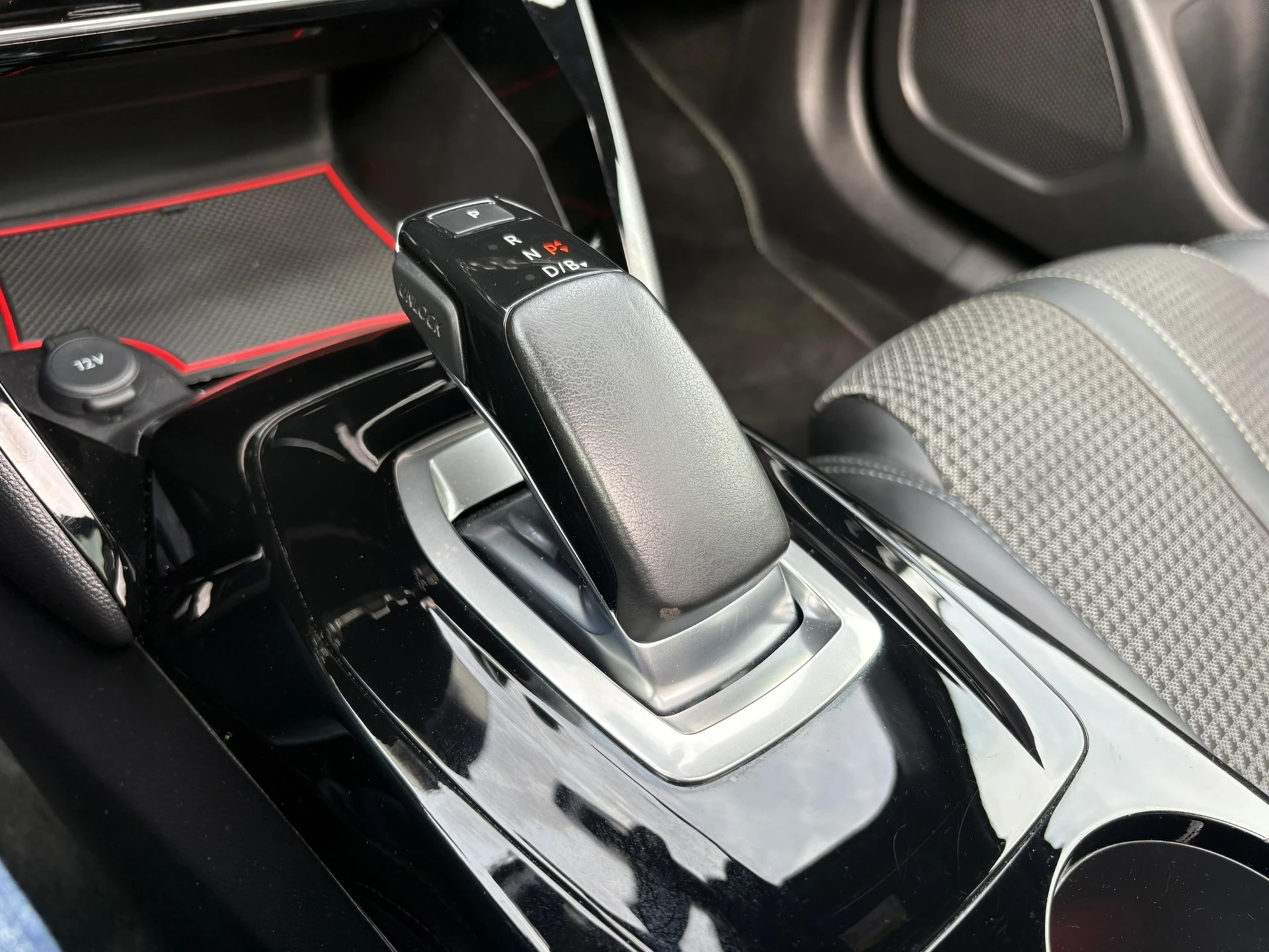 Hoofdafbeelding Peugeot e-2008