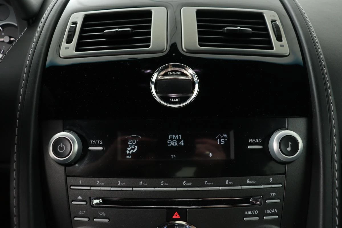 Hoofdafbeelding Aston Martin V12 Vantage