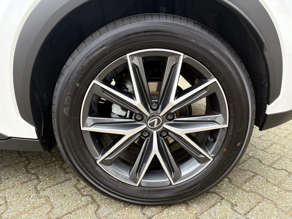 Hoofdafbeelding Lexus LBX