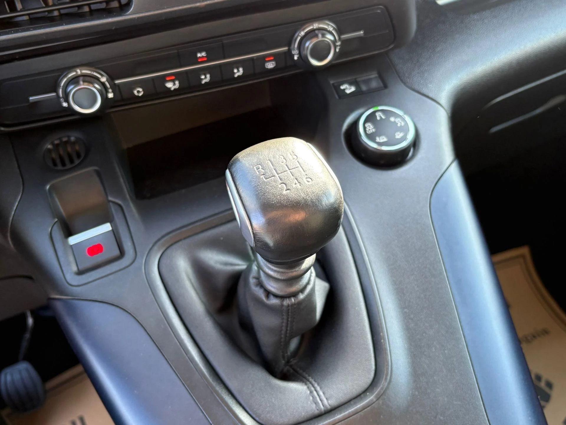 Hoofdafbeelding Peugeot Rifter