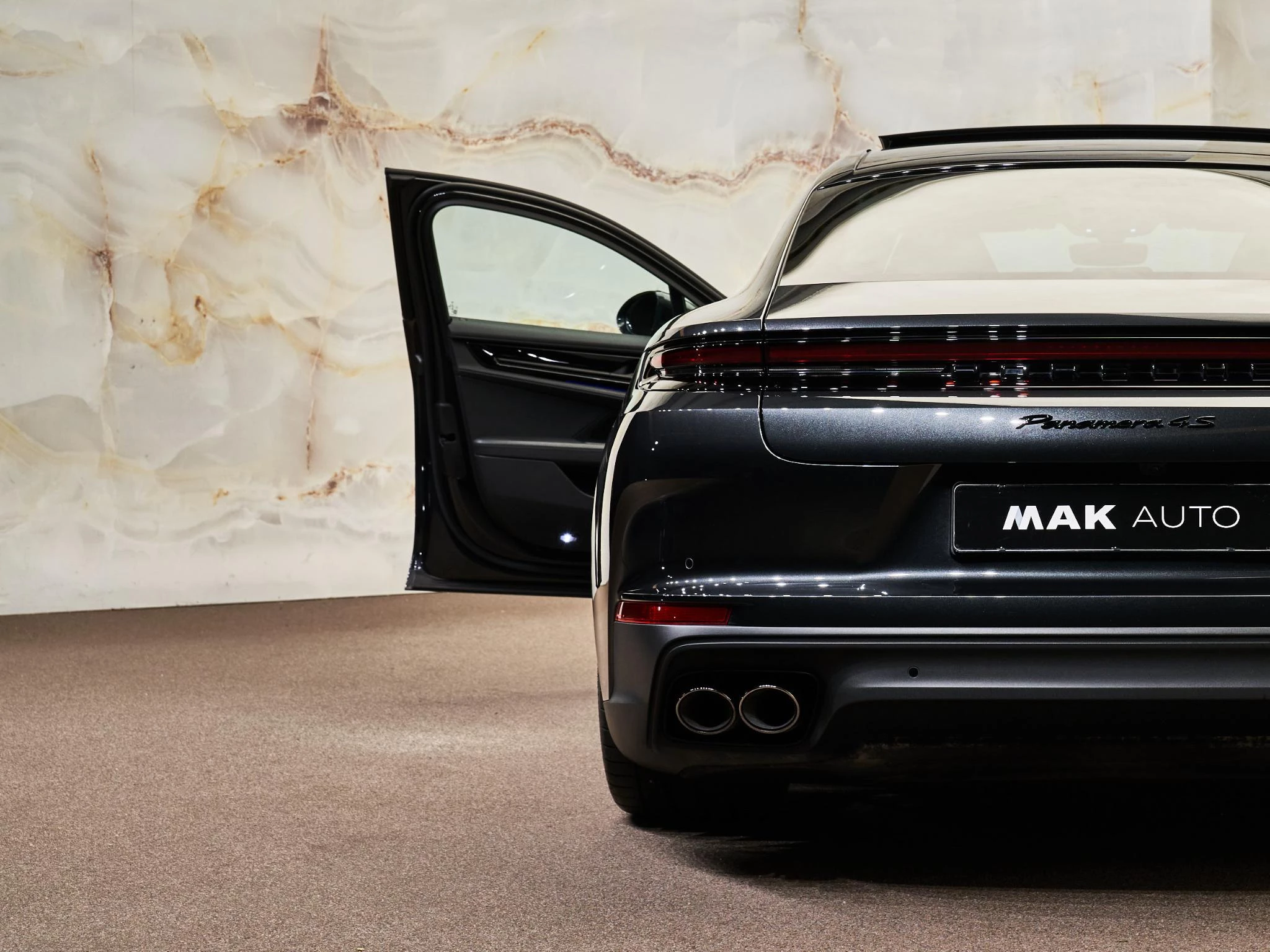 Hoofdafbeelding Porsche Panamera