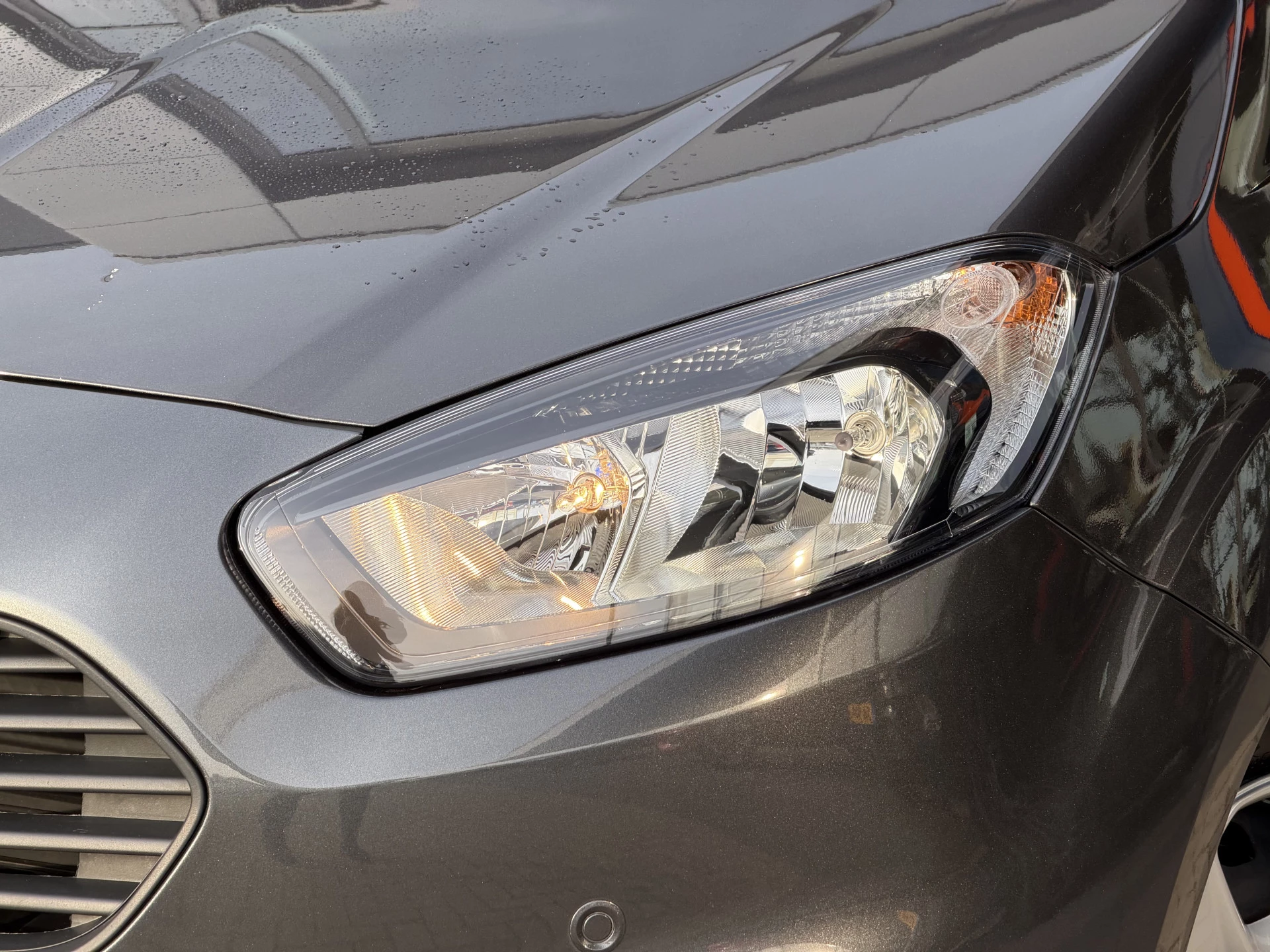 Hoofdafbeelding Ford Transit Courier