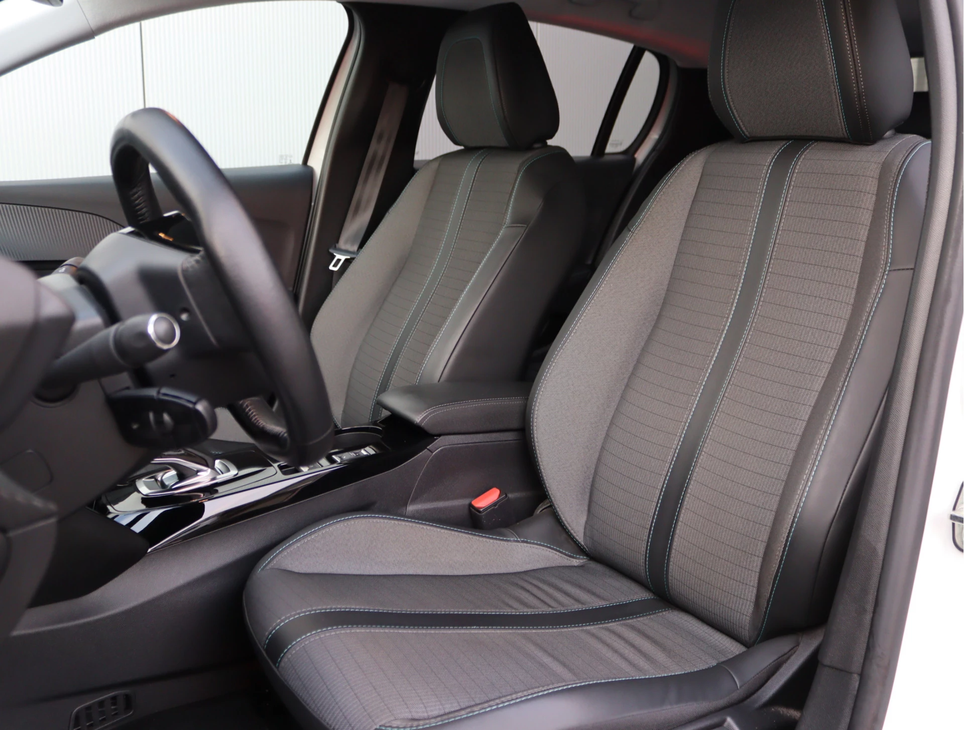 Hoofdafbeelding Peugeot e-208