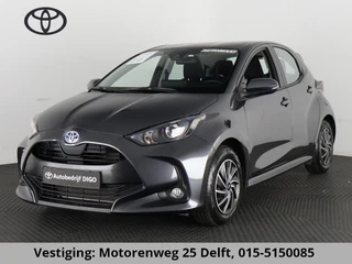 Hoofdafbeelding Toyota Yaris Toyota Yaris 1.5 HYBRIDE GRAYLINE GARANTIE 3-2034 AUTOMAAT. CLOUD NAVI. SLECHTS 13.000 KM.