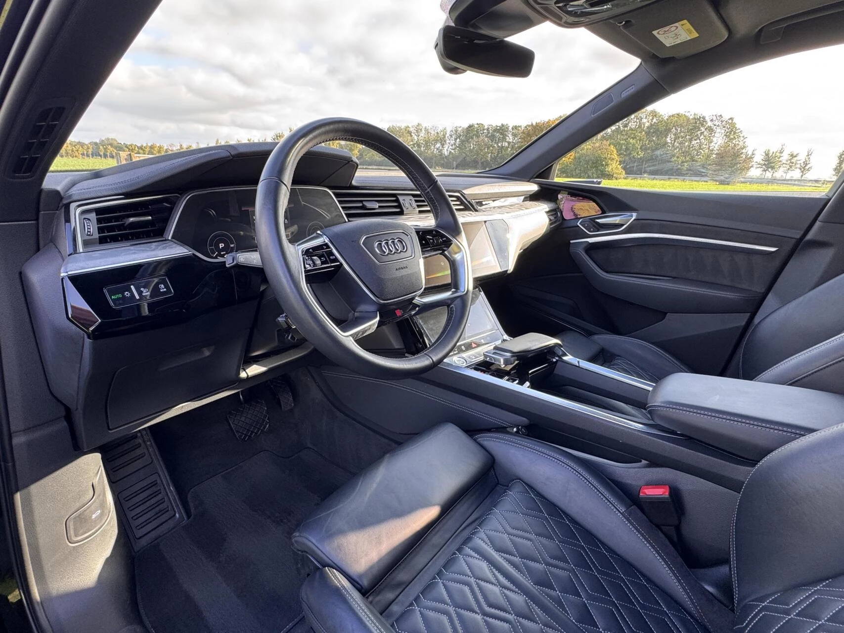 Hoofdafbeelding Audi e-tron