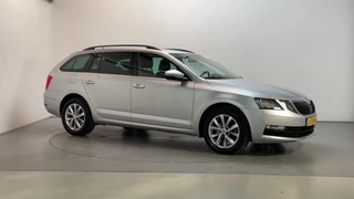 Hoofdafbeelding Škoda Octavia Skoda Octavia Combi 1.0 TSI Greentech Business Edition Stoelverwarming Navigatie Parkeersensoren Leder-Stof App-Connect