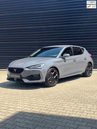 Cupra Leon 1.4 e-Hybrid VZ / CARPLAY / CAMERA / STOEL EN STUURVERWARMING /