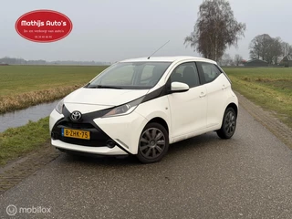 Toyota Aygo 1.0 VVT-i x-play Cruise Airco Navi! 5drs! Nieuwe APK!