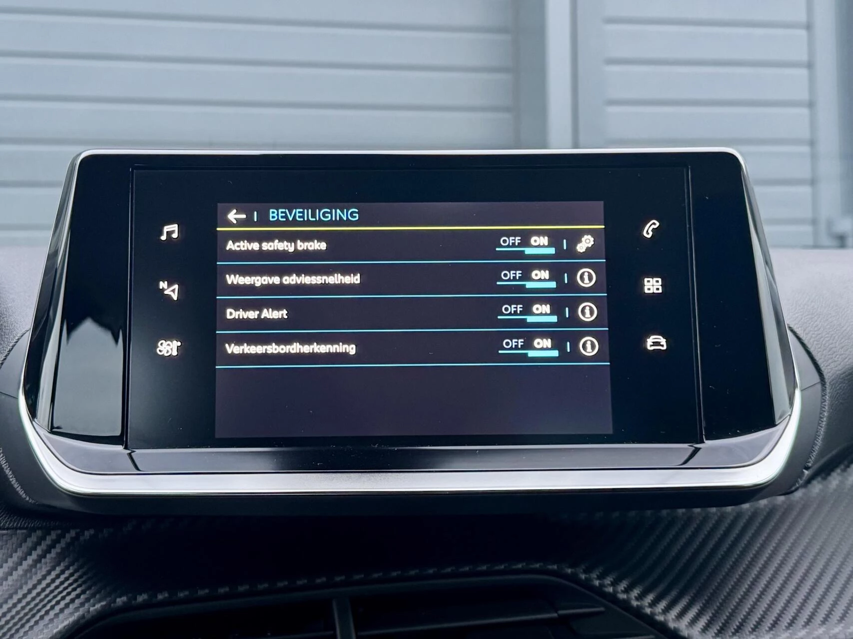 Hoofdafbeelding Peugeot e-208