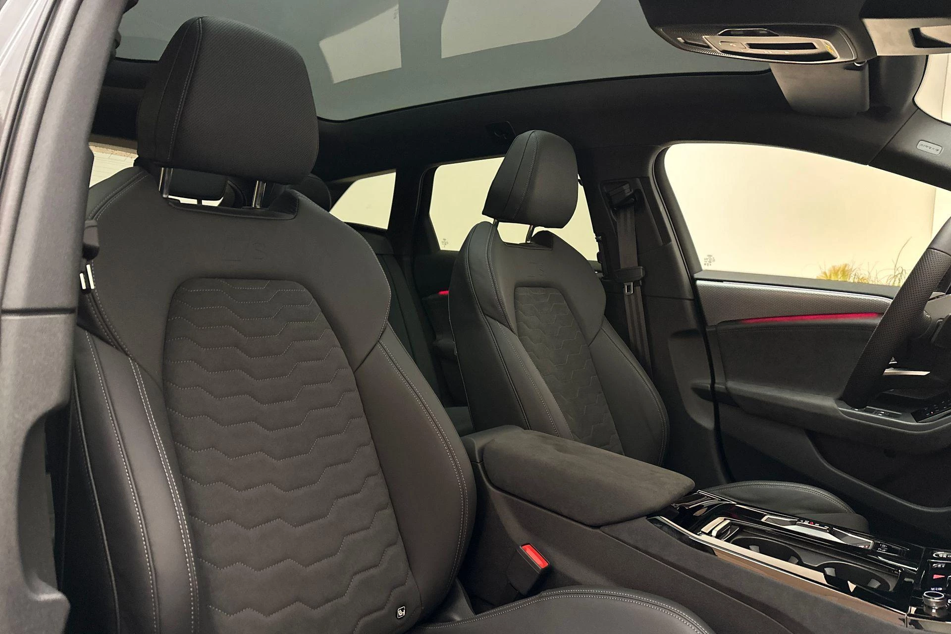 Hoofdafbeelding Audi A6 Avant e-tron