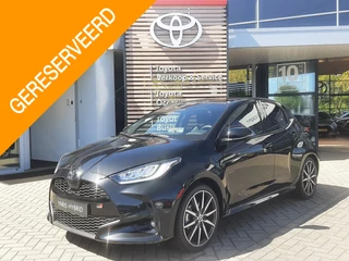 Toyota Yaris 1.5 Hybrid 130 GR SPORT NIEUW DIRECT LEVERBAAR! PANODAK JBL-AUDIO 18'' LM-VELGEN CLIMA STOEL/STUURVERW BLIND SPOT NAVI CAMERA PARK-SENSOREN