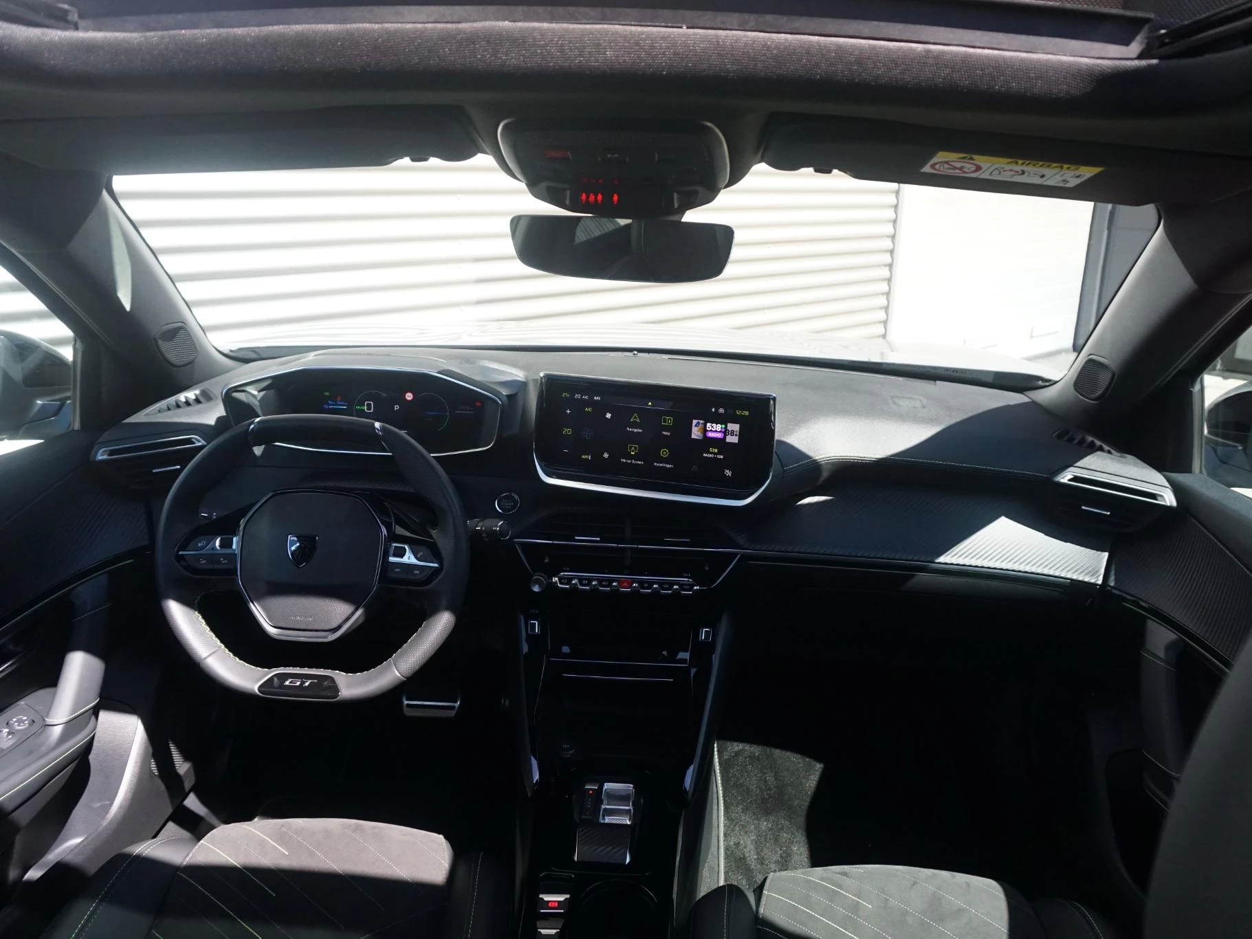 Hoofdafbeelding Peugeot e-2008