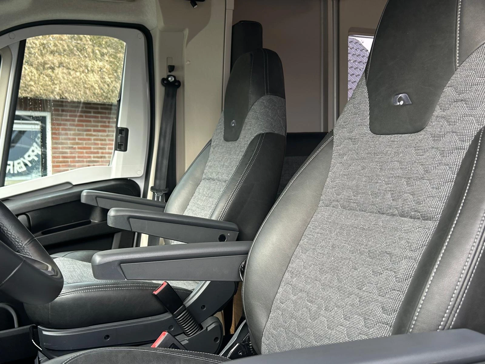 Hoofdafbeelding Adria MATRIX 670SL